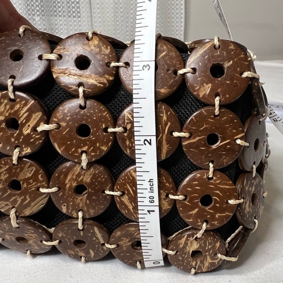 Handmade Coconut shell bag - Picture 8 of 9